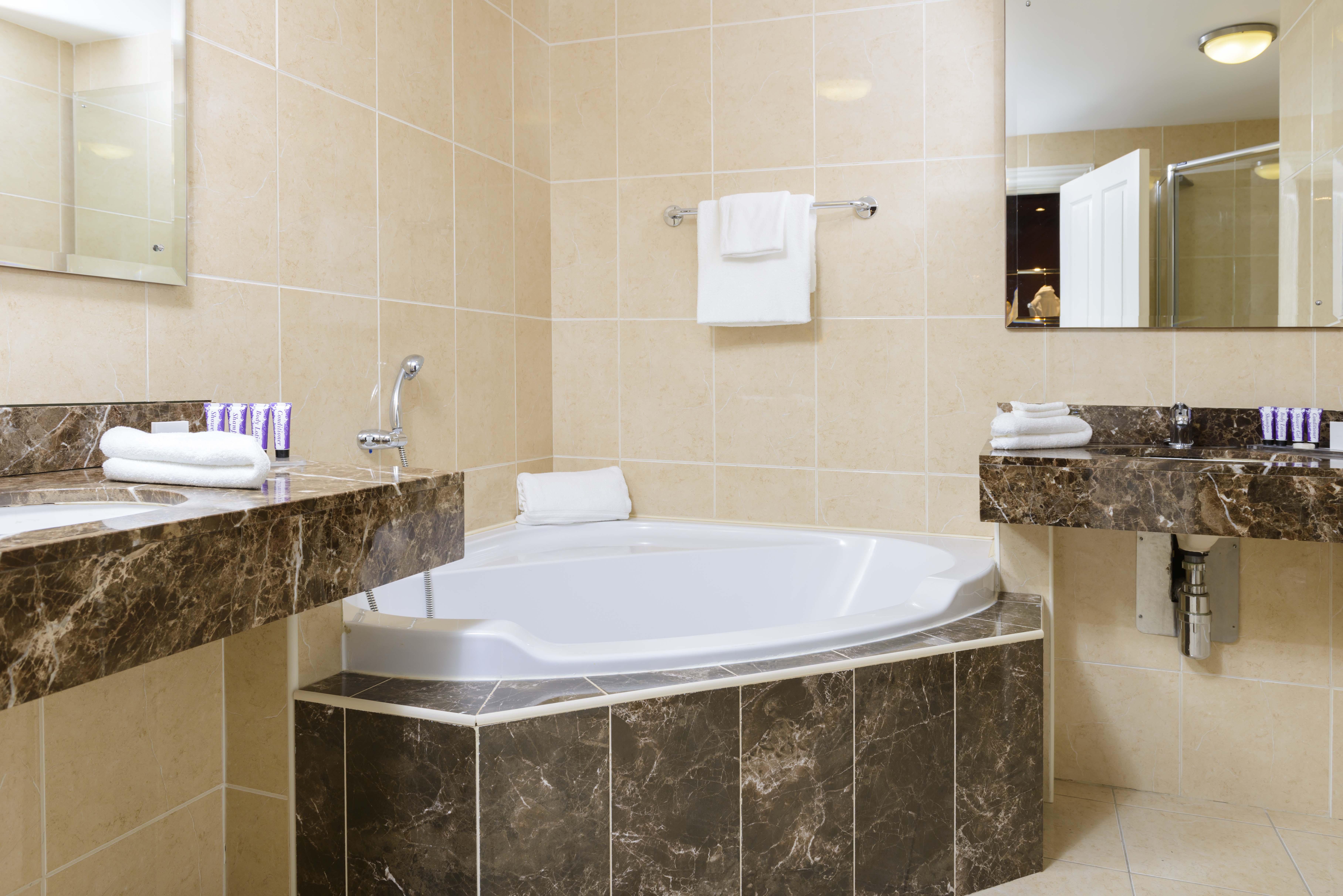 The Brehon Hotel & Spa Cill Airne Exteriör bild